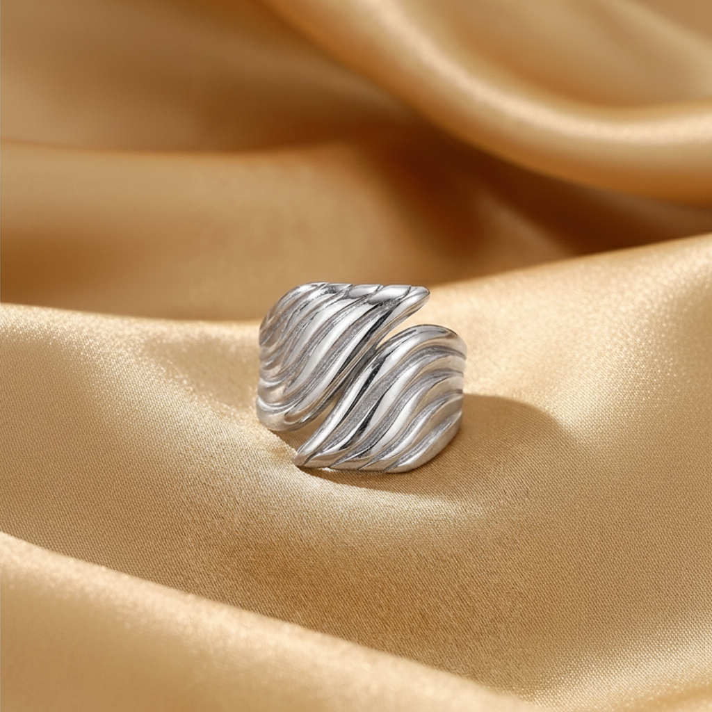 Bague large drapée argentée, acier inoxydable – UniversBeauty