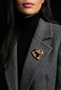 Broche cœur effet léopard, gros plan, acier inoxydable – UniversBeauty