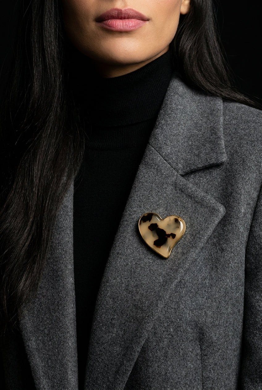 Broche cœur effet léopard, gros plan, acier inoxydable – UniversBeauty