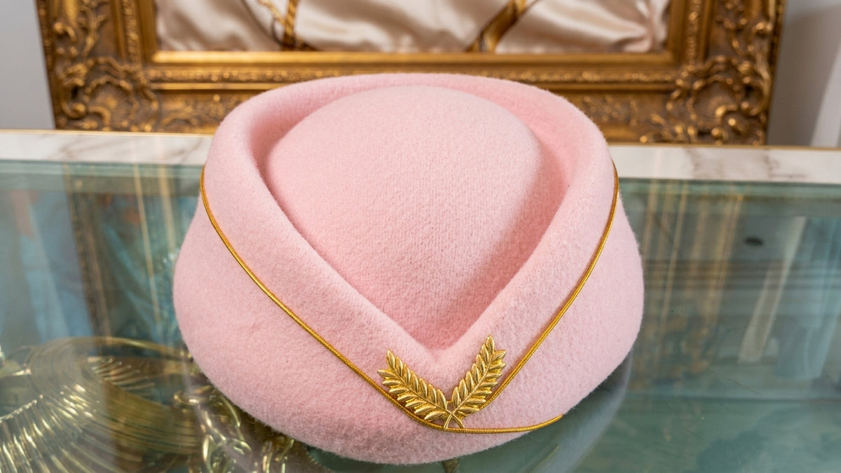 Chapeau Toque Élégance – Broche Laurier Doré