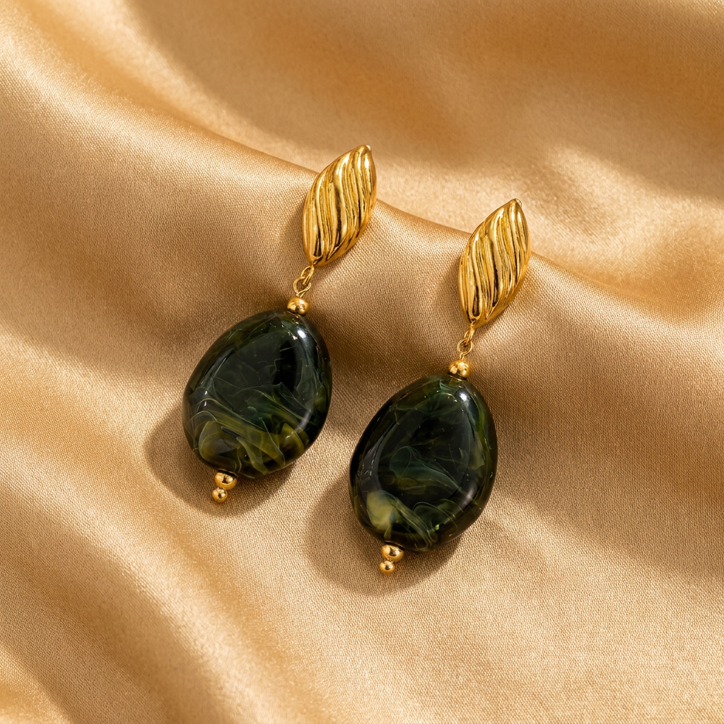 Boucles d'Oreilles Pendantes Dorées & Résine — Précommande