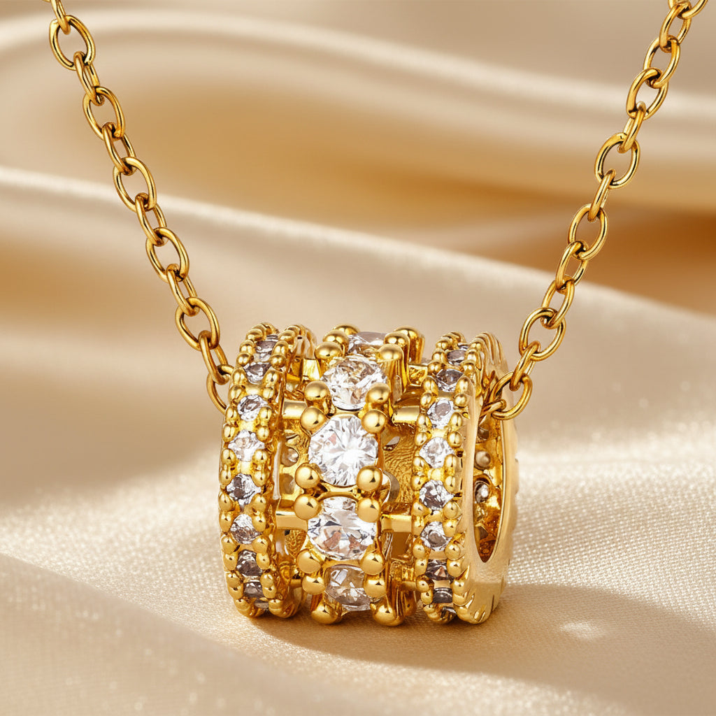 Collier à anneau pavé de zircons, doré, acier inoxydable 316L – UniversBeauty