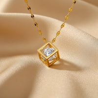 Collier cube solitaire serti d'un zircon, doré, acier inoxydable 316L – UniversBeauty