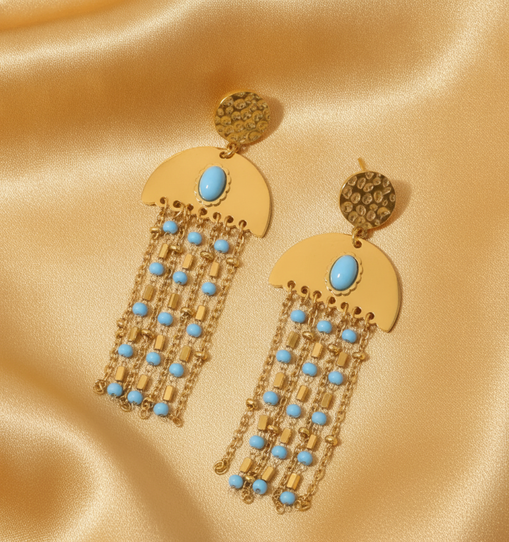 Boucles d'oreilles demi-lune dorées à pampille pastel bleu ciel, acier inoxydable – UniversBeauty