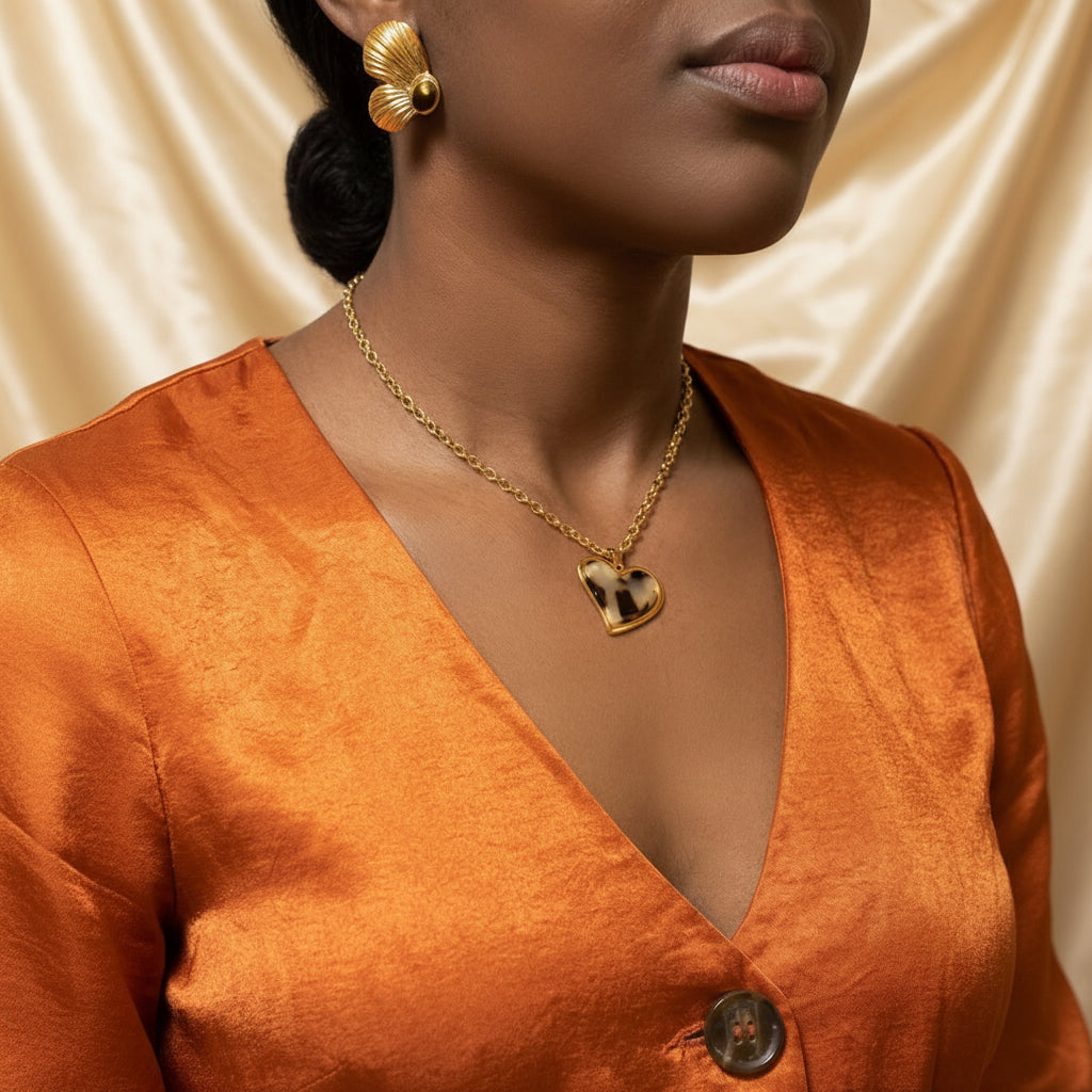 Collier pendentif cœur en résine effet léopard, doré, acier inoxydable 316L – UniversBeauty
